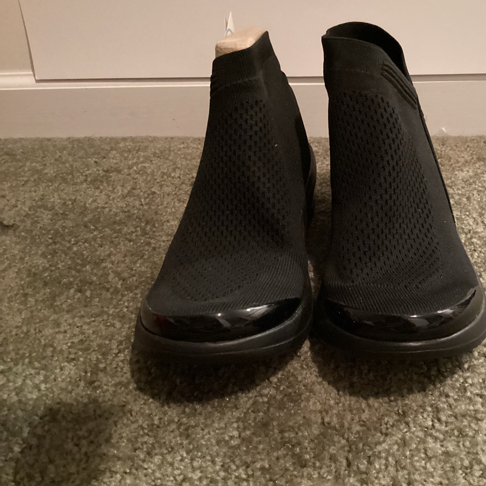 BZees Woman’s Romance Booties Ankle Boot